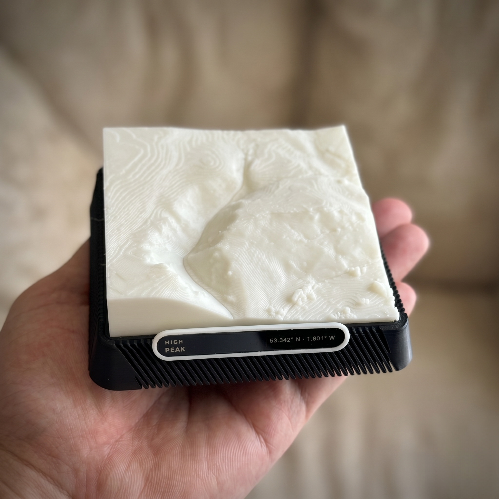 Winnats Pass 3D printed city map · 9×9cm relief model · 53.342° N · 1.801° W